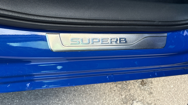 Skoda Superb 2.0 TDI CR SE L 5dr DSG Diesel Hatchback